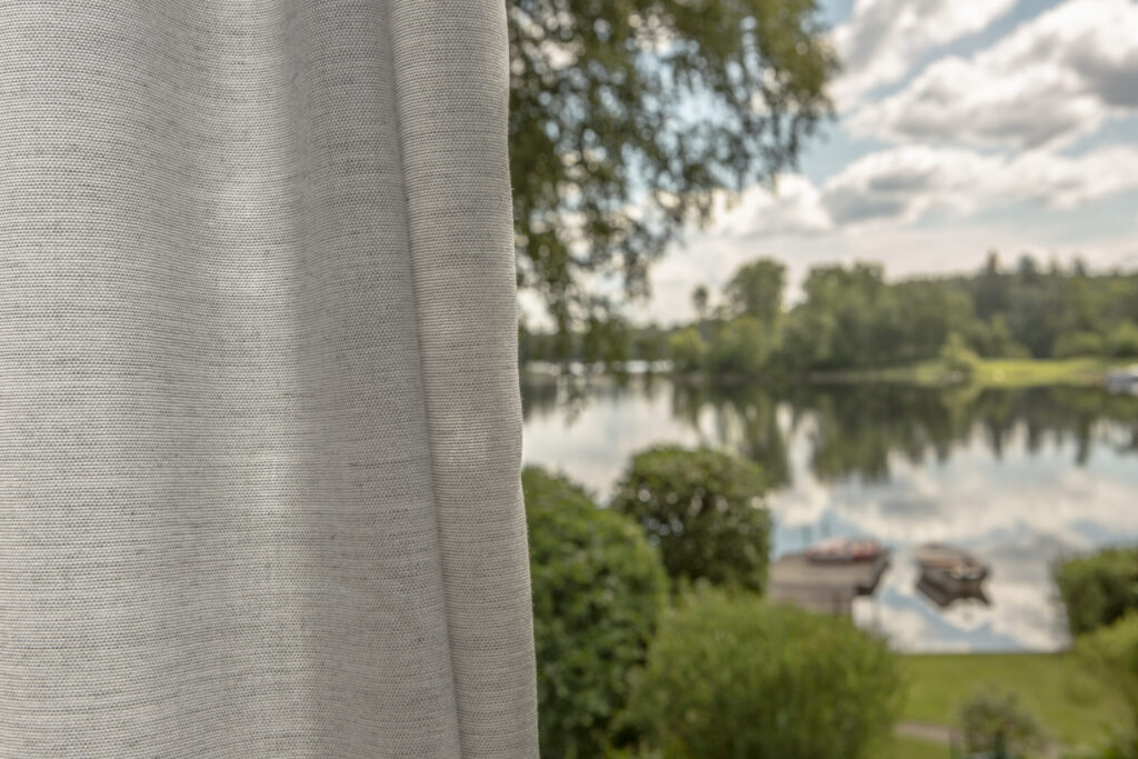 Bild på gardintyg i landskap